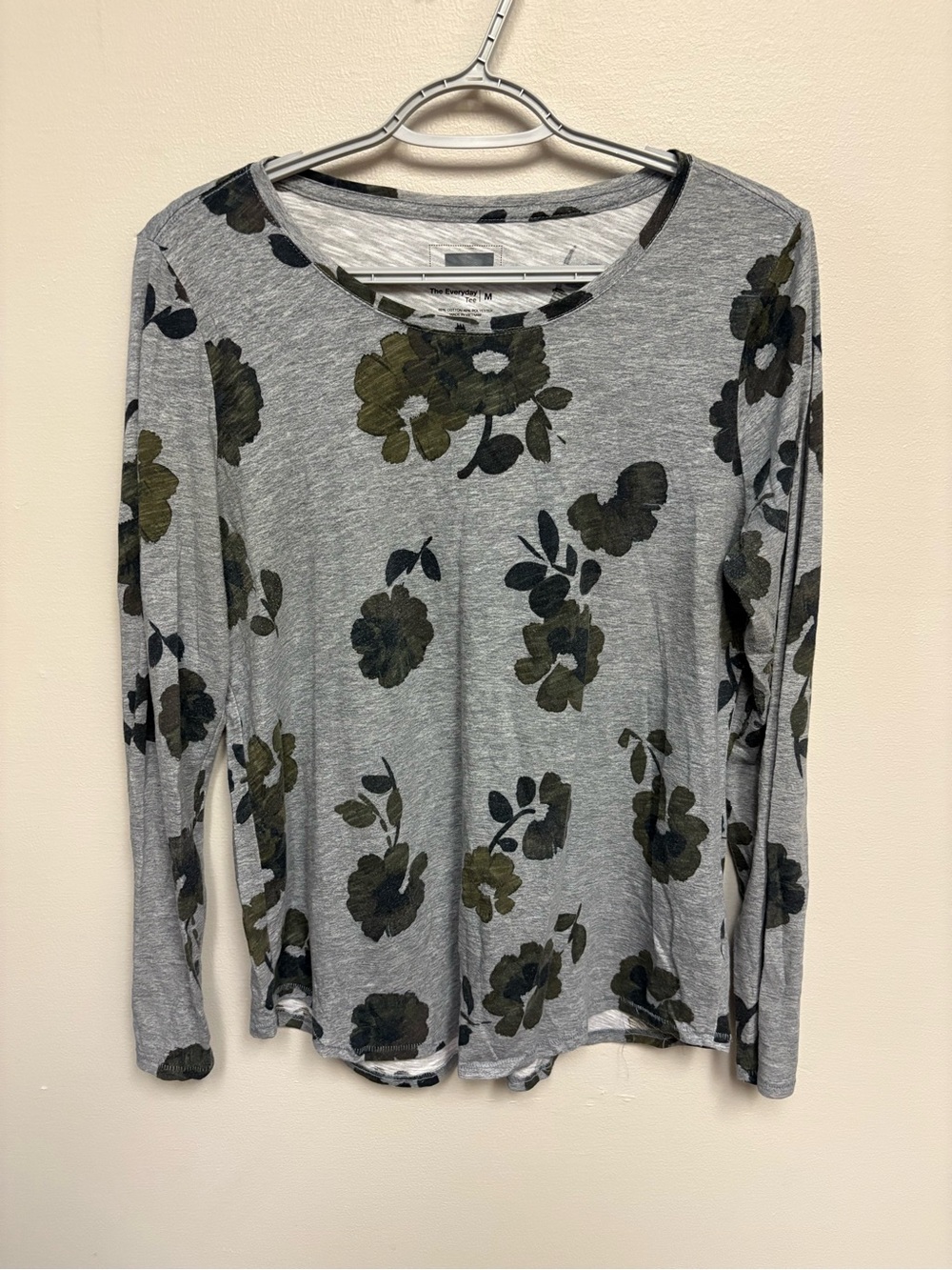 Sonoma Goods for life the Everyday Tee Size M.